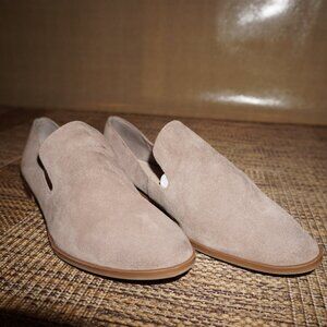 Taupe/Gray-ish Crown Vintage Flats (Size 11)